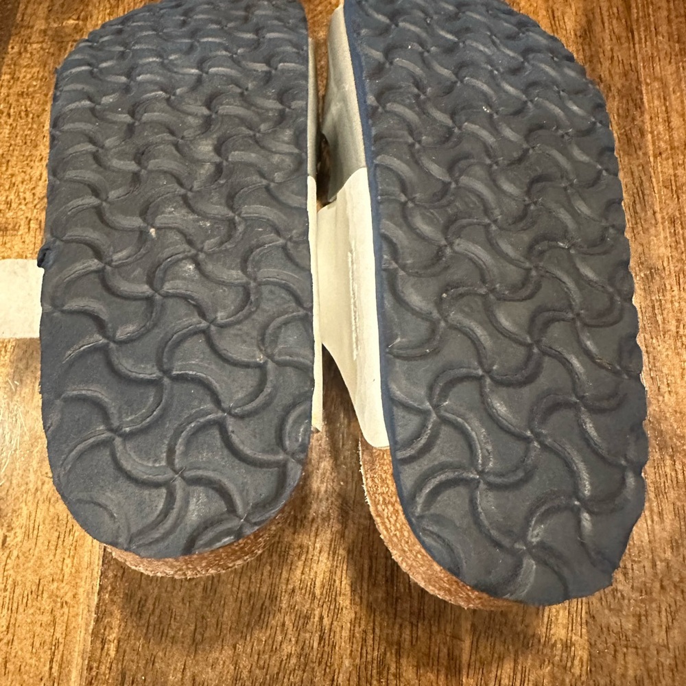 Birkenstock Women’s Metallic Silver Sandals - Picture 8 of 11